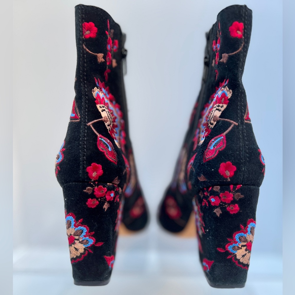Loeffler Randall: Floral Embroidered Ankle Boots - Black and Multicolor. Size7.5 - Picture 10 of 13